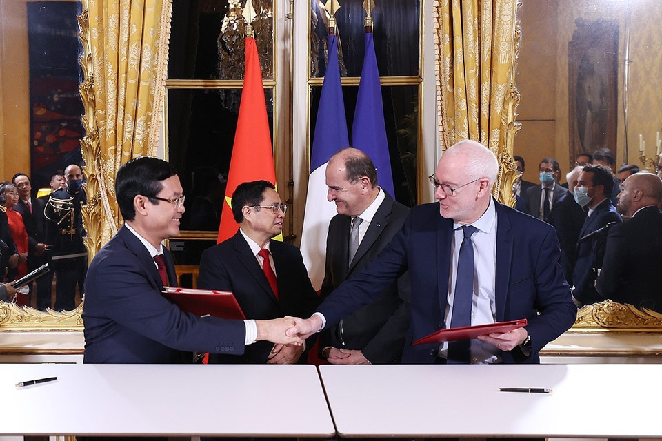 Lễ ký Thỏa thuận hành chính giữa Bộ Giáo dục và Đào tạo Việt Nam với Bộ Giáo dục đại học, Nghiên cứu và Đổi mới Pháp về việc công nhận văn bằng và các quá trình đào tạo. (Ảnh: Dương Giang/TTXVN)