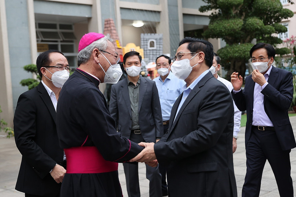 Thủ tướng Phạm Minh Chính thăm Tòa Giám mục giáo phận Bà Rịa. (Ảnh: Dương Giang/TTXVN)