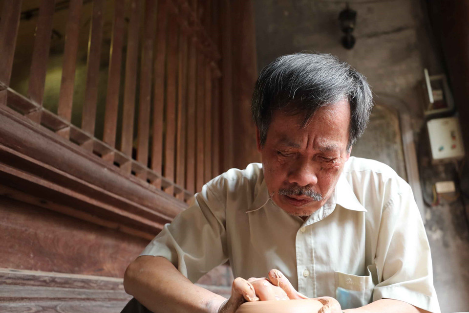 Hoạt động văn hóa với chủ đề “Chuyện của Gốm” được tổ chức nhằm bảo tồn các giá trị văn hóa làng nghề gắn với phố nghề; Thúc đẩy phát triển du lịch, quảng bá hình ảnh khu Phố cổ Hà Nội nói riêng và Thủ đô Hà Nội nói chung. (Ảnh: Thanh Tùng/TTXVN)