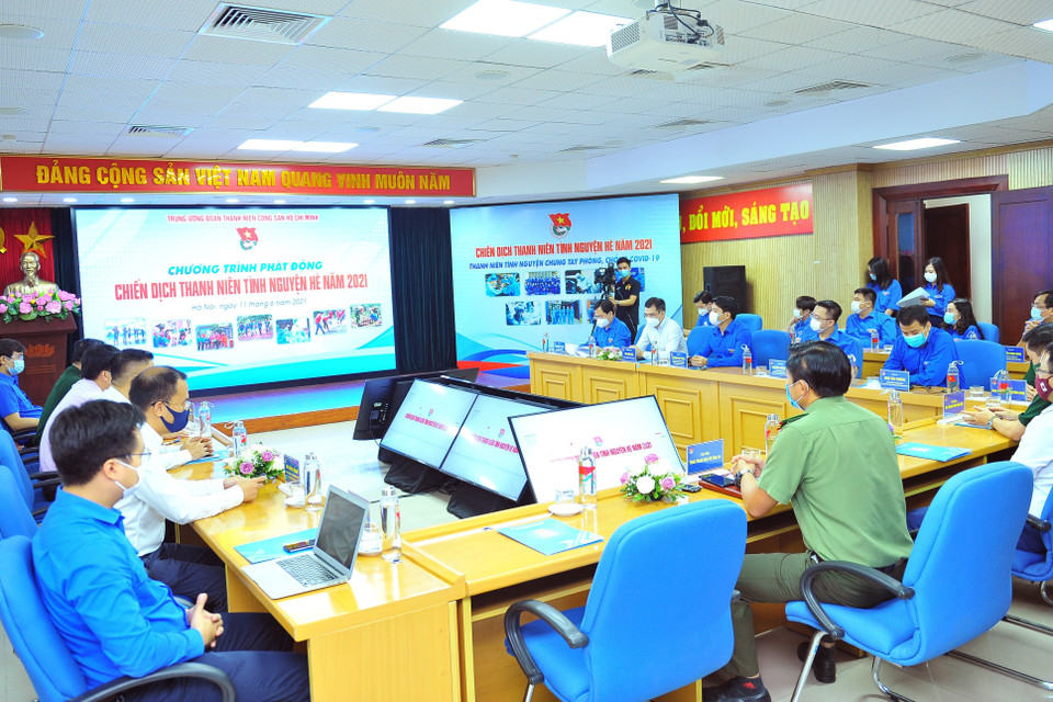 Quang cảnh lễ phát động chiến dịch. (Ảnh: Minh Đức/TTXVN)