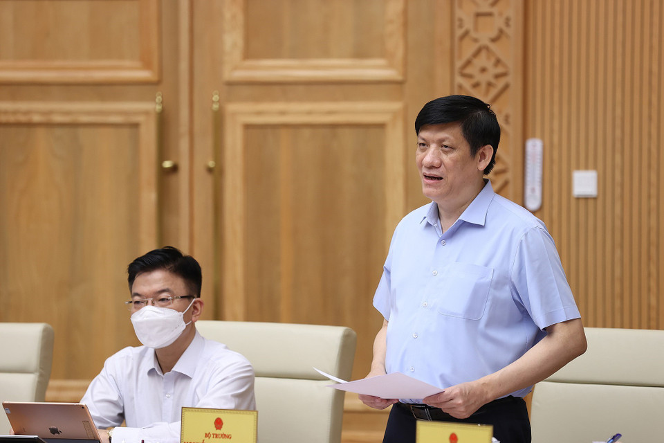 Bộ trưởng Bộ Y tế Nguyễn Thanh Long báo cáo công tác phòng, chống dịch COVID-19. (Ảnh: Dương Giang/TTXVN)