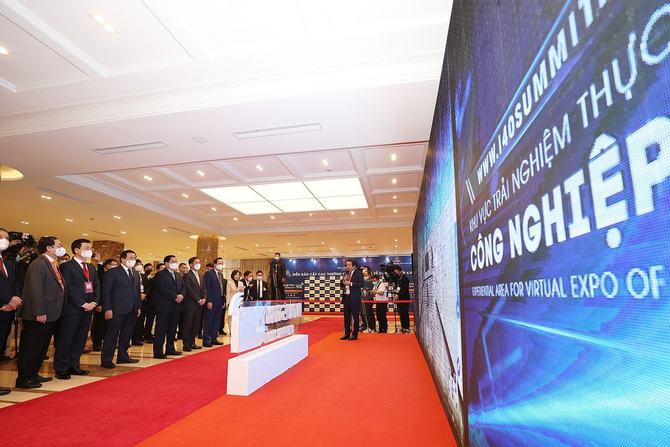 Sáng 6/12, Thủ tướng Chính phủ Phạm Minh Chính dự, chủ trì và có bài phát biểu quan trọng tại Phiên toàn thể, Diễn đàn cấp cao thường niên lần thứ 3 về công nghiệp 4.0. (Ảnh: Dương Giang/TTXVN)