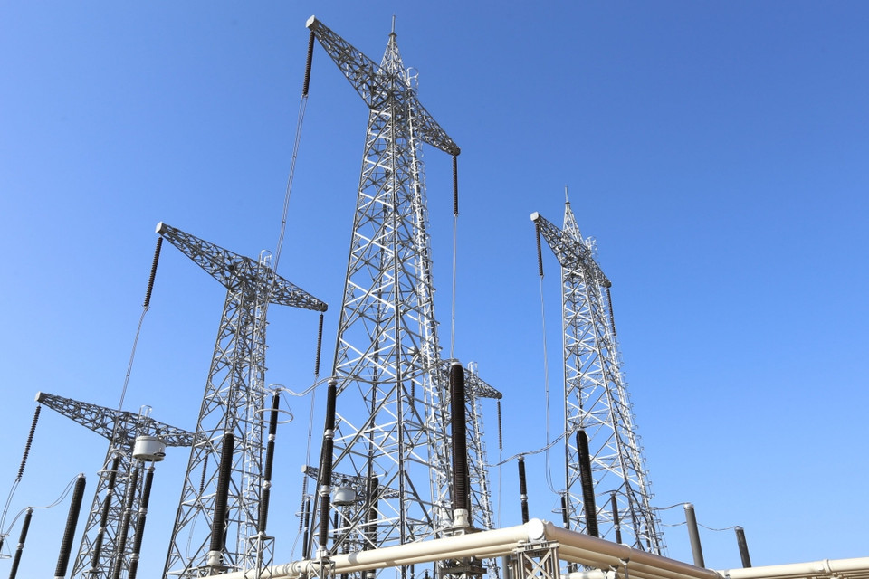 Để tăng cường lưới ở Ai Cập, Siemens đã hoàn thiện 6 trạm điện với nhiệm vụ truyền tải nguồn điện từ các nhà máy mới. 