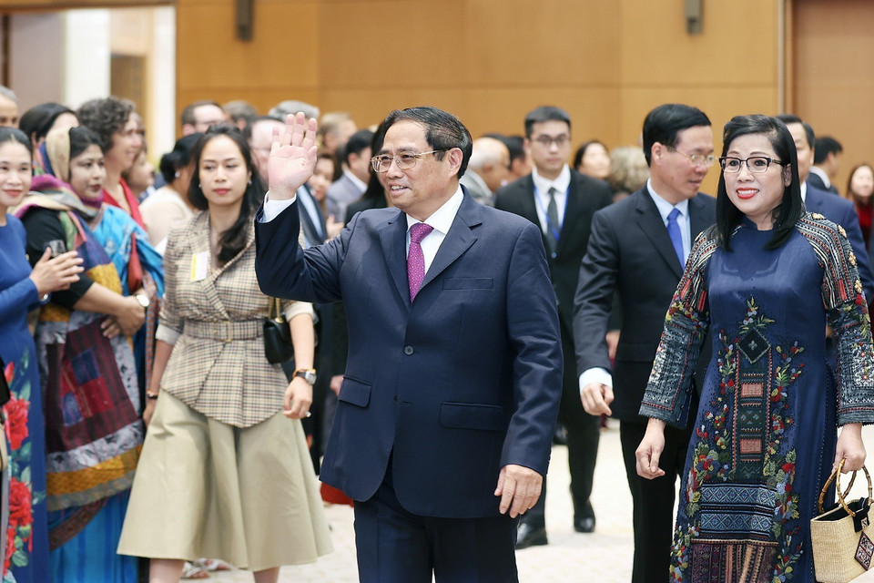 Thủ tướng Phạm Minh Chính và Phu nhân chủ trì chiêu đãi Đoàn Ngoại giao nhân dịp Tết Quý Mão 2023. (Ảnh: Dương Giang/TTXVN)