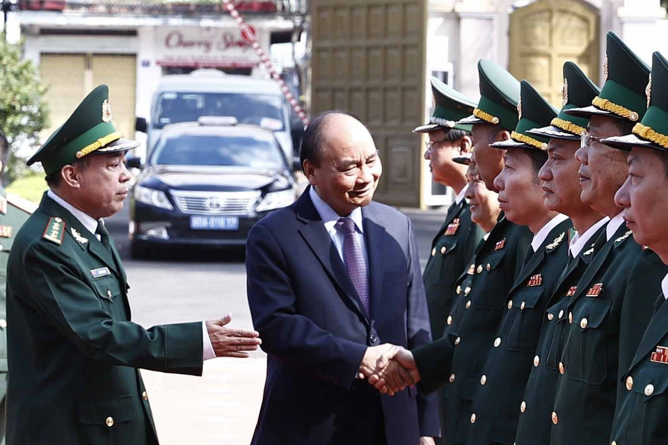 Chủ tịch nước Nguyễn Xuân Phúc thăm, chúc Tết cán bộ, chiến sỹ Bộ đội Biên phòng tỉnh Đắk Lắk. (Ảnh: Thống Nhất/TTXVN)