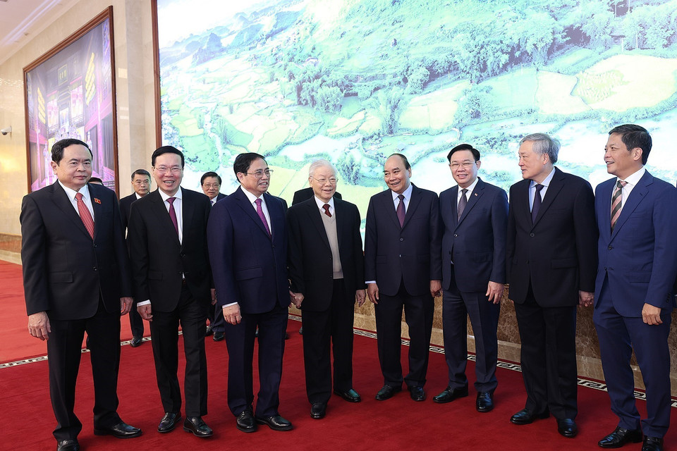 Tổng Bí thư Nguyễn Phú Trọng, Chủ tịch nước Nguyễn Xuân Phúc, Chủ tịch Quốc hội Vương Đình Huệ, Thủ tướng Phạm Minh Chính và các đại biểu dự hội nghị. (Ảnh: Dương Giang/TTXVN)