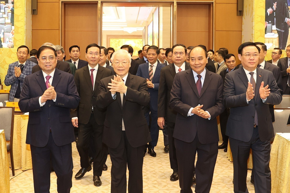 Tổng Bí thư Nguyễn Phú Trọng cùng các vị lãnh đạo Đảng, Nhà nước và đại biểu đến dự hội nghị. (Ảnh: Trí Dũng/TTXVN)