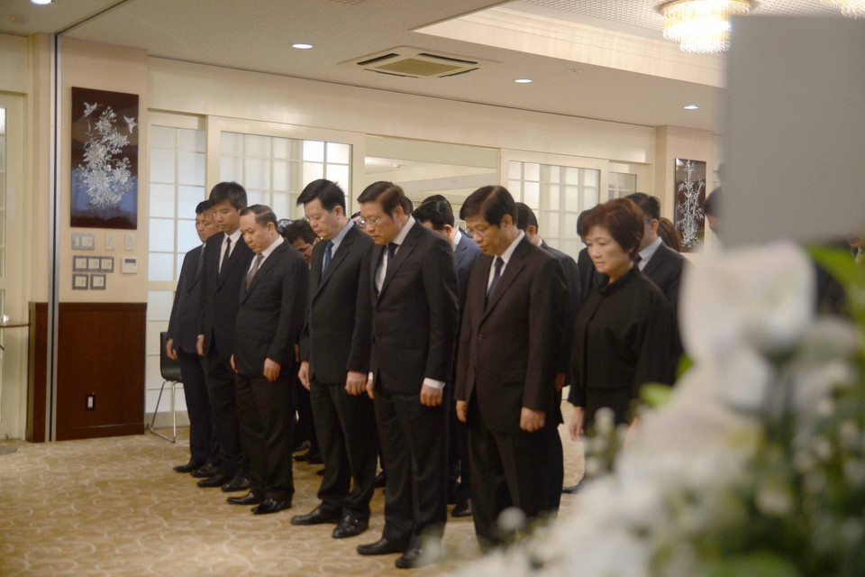 Bí thư Trung ương đảng, Trưởng ban Nội chính trung ương Phan Đình Trạc viếng Chủ tịch nước Trần Đại Quang. (Ảnh: Thành Hữu/Vietnam+)