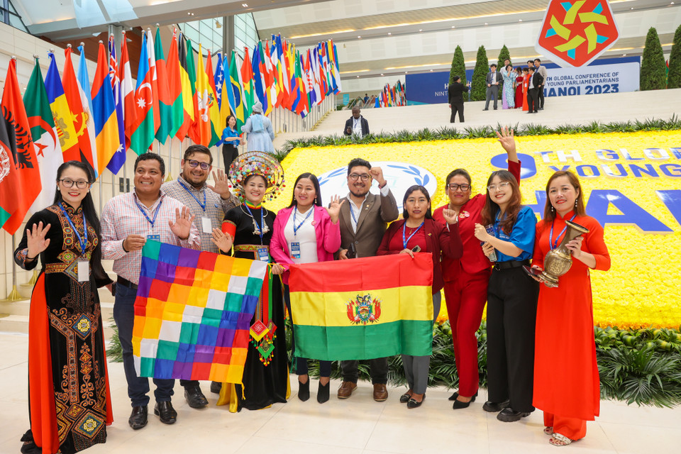 Tham dự Hội nghị Nghị sỹ trẻ toàn cầu lần thứ 9 có hơn 300 nghị sỹ trẻ và đại biểu đến từ hơn 70 nghị viện thành viên IPU và đại diện của các tổ chức quốc tế; các đại sứ, đại diện cơ quan đại diện ngoại giao nước ngoài và tổ chức quốc tế tại Việt Nam; 124 thành viên Nhóm đại biểu Quốc hội trẻ Việt Nam; 20 thanh niên trẻ tiêu biểu của Việt Nam; 20 đại biểu Hội đồng nhân dân trẻ cấp tỉnh của Việt Nam.. (Ảnh: Minh Sơn/Vietnam+)
