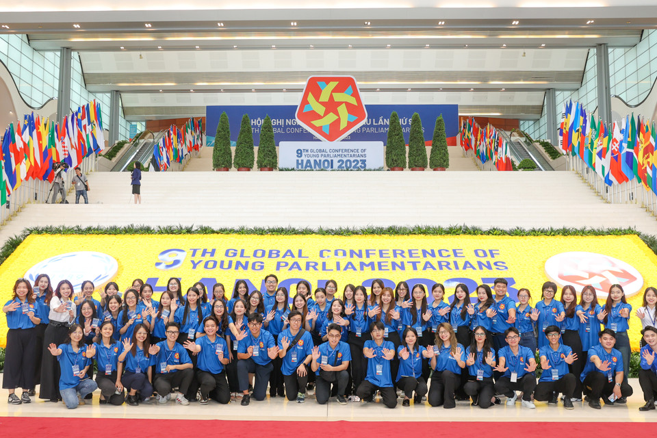 200 liên lạc viên, tình nguyện viên phục vụ Hội nghị Nghị sỹ trẻ toàn cầu lần thứ 9 được lựa chọn từ hơn 2.000 cá nhân đăng ký tham gia. (Ảnh: Minh Sơn/Vietnam+)