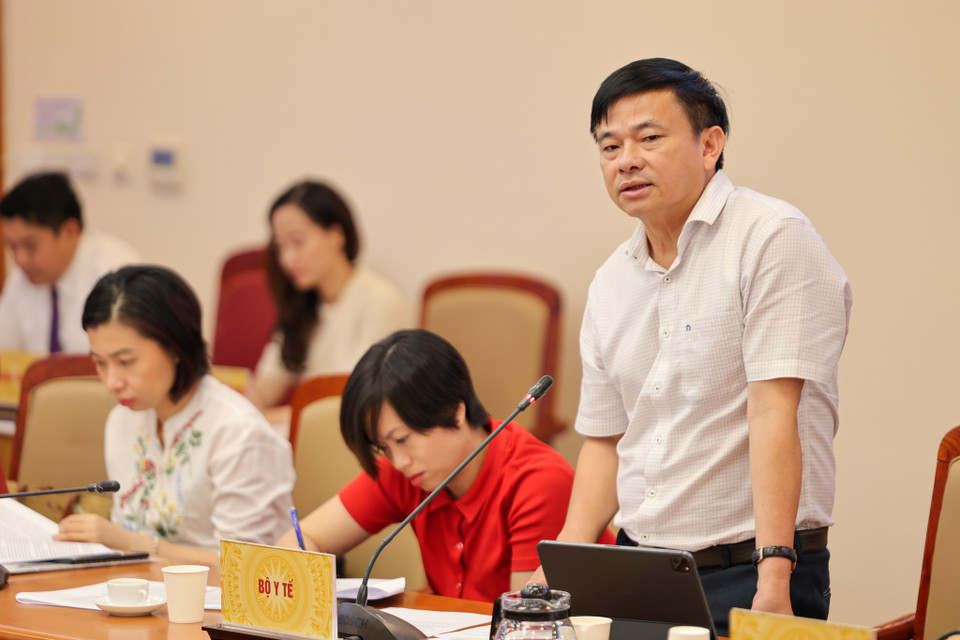 Đại diện Bộ Y tế trình bày ý kiến tại Hội nghị. (Ảnh: Minh Sơn/Vietnam+)