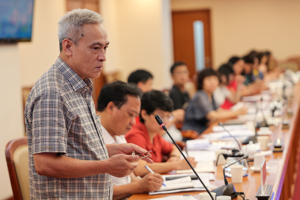 Ông Thái Mạnh Hùng - Ban Thi đua Khen thưởng Trung ương chia sẻ ý kiến tại hội nghị. (Ảnh: Minh Sơn/Vietnam+)