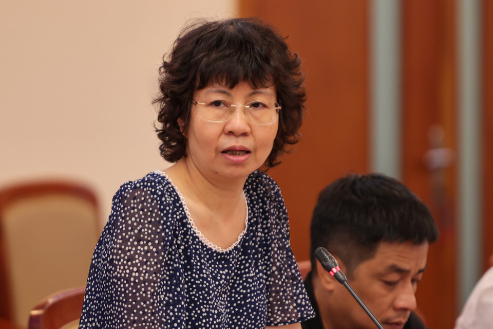 Bà Lê Ngân Giang - Phó Vụ trưởng Vụ thi đua khen thưởng Bộ Khoa học và Công nghệ nêu ý kiến tham luận tại hội nghị. (Ảnh: Minh Sơn/Vietnam+)