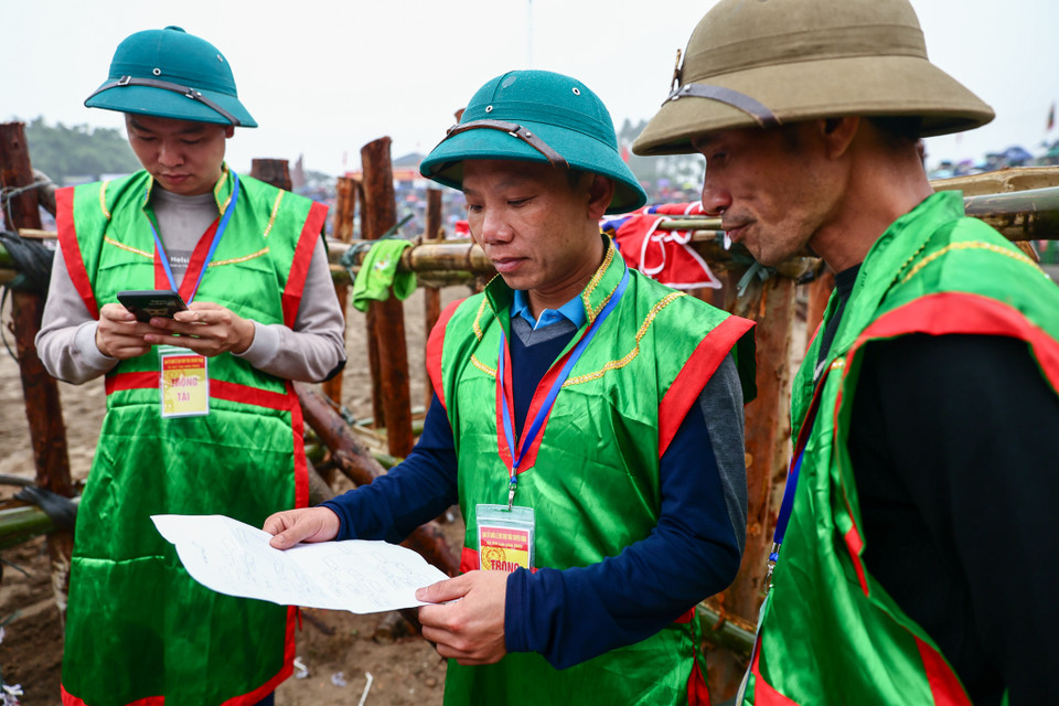 Theo ban Tổ chức, lễ hội năm nay diễn ra từ 16-17 tháng Giêng, có 20 'ông Cầu' (tên gọi tôn kính mà người dân địa phương dành gọi trâu chọi) đại diện cho các tổ dân cư tại địa phương, chia thành 10 cặp đấu. (Ảnh: Minh Sơn/Vietnam+)