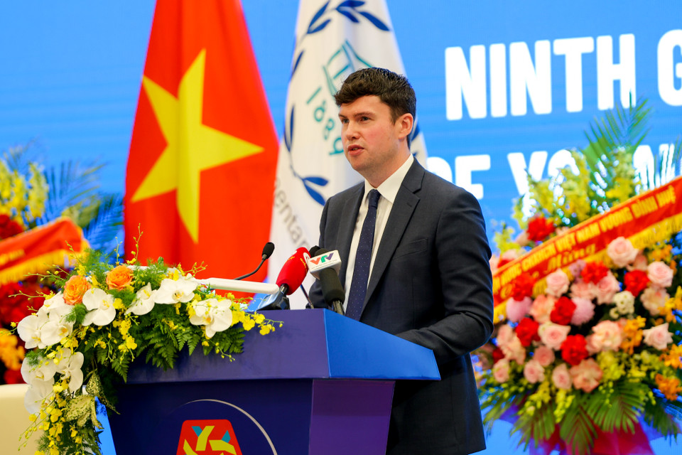 Ông Dan Carden - Chủ tịch Diễn đàn Nghị sĩ trẻ IPU, Hạ nghị sĩ, Vương quốc Anh phát biểu tại lễ khai mạc. (Ảnh: Minh Sơn/Vietnam+)