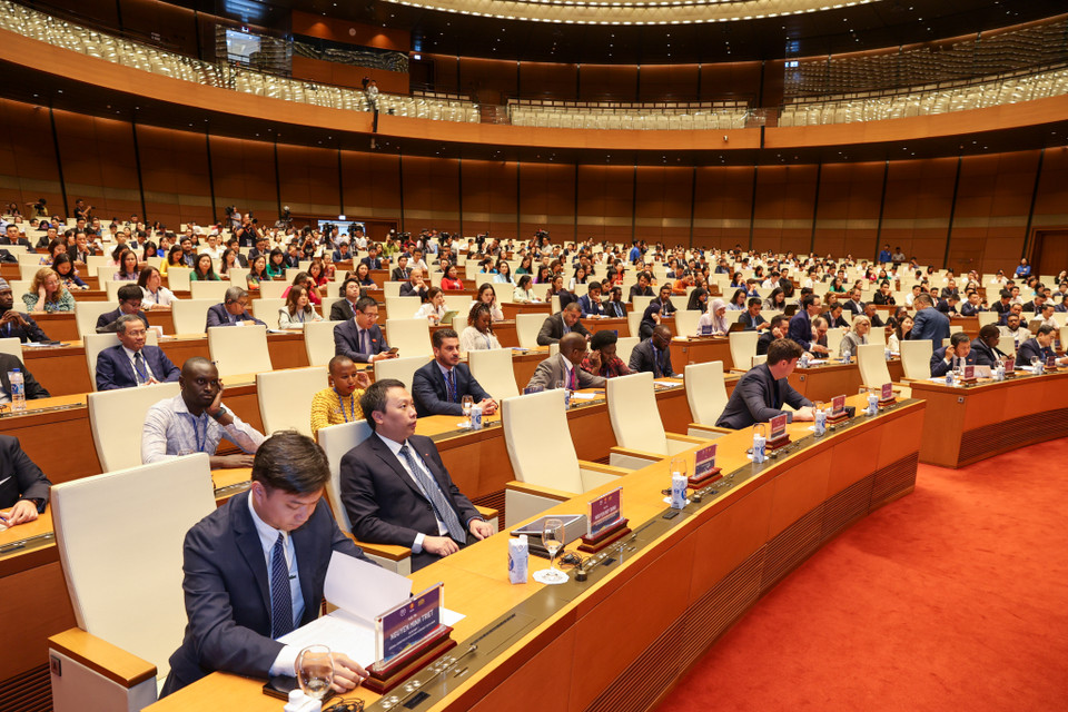 Tham dự Tọa đàm có các đồng chí: Ủy viên Bộ Chính trị, Phó Chủ tịch Thường trực Quốc hội Trần Thanh Mẫn; Ủy viên Trung ương Đảng, Phó Thủ tướng Chính phủ Trần Lưu Quang; Chủ nhiệm Ủy ban Đối ngoại của Quốc hội Vũ Hải Hà; Bí thư Tỉnh ủy Bắc Ninh, Chủ tịch Nhóm đại biểu Quốc hội trẻ Việt Nam Khoá XV Nguyễn Anh Tuấn cùng đại diện lãnh đạo các đơn vị liên quan. (Ảnh: Minh Sơn/Vietnam+)
