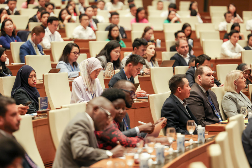 Các nghị sỹ trẻ đến từ khắp nơi trên thế giới tham dự Tọa đàm. (Ảnh: Minh Sơn/Vietnam+)