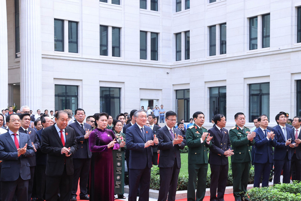 Chủ tịch Quốc hội Nguyễn Thị Kim Ngân và các đại biểu tại Lễ khánh thành Trụ sở Tòa án nhân dân tối cao. (Ảnh: Trọng Đức/TTXVN)