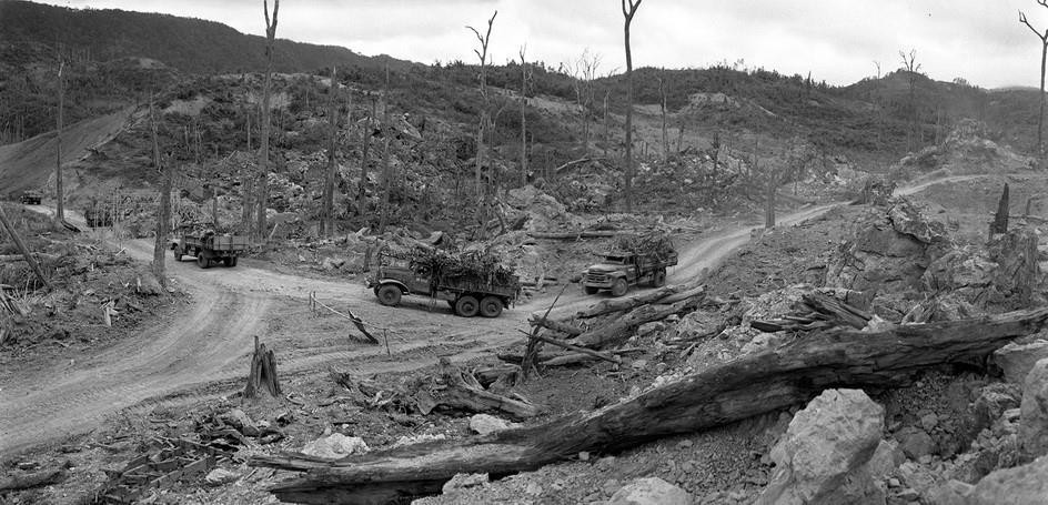 Tác phẩm ảnh Cua chữ A, một trọng điểm trong cụm liên hoàn ATP của nhà báo Hứa KIểm (TTXVN) trong bộ ảnh Đường 20 Quyết Thắng được trao “Giải thưởng Nhà nước” về văn học, nghệ thuật, lĩnh vực Nhiếp ảnh lần thứ 5. (Ảnh: Hứa Kiểm/TTXVN)