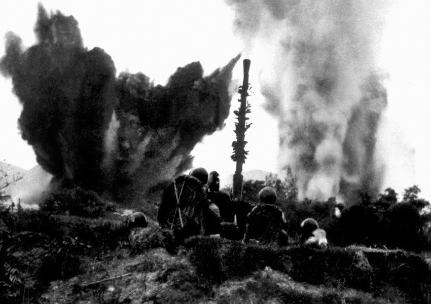 Tác giả Vũ Tạo được tặng Giải thưởng Nhà nước đợt 3 - năm 2006 với tác phẩm Hiên ngang. (Ảnh: Vũ Tạo/TTXVN)