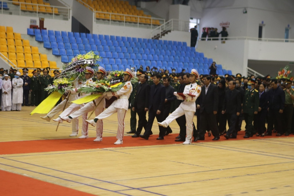 Lễ viếng và truy điệu 22 liệt sỹ Đoàn Kinh tế Quốc phòng 337. (Ảnh: Hồ Cầu/TTXVN)