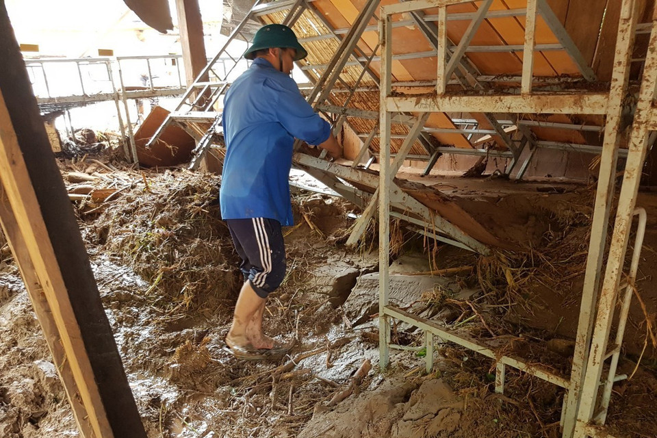Dãy nhà bán trú của học sinh Trường Tiểu học Nậm Nhừ bị thiệt hại nặng nề do lũ quét gây ra. (Ảnh: Xuân Tiến/TTXVN) 