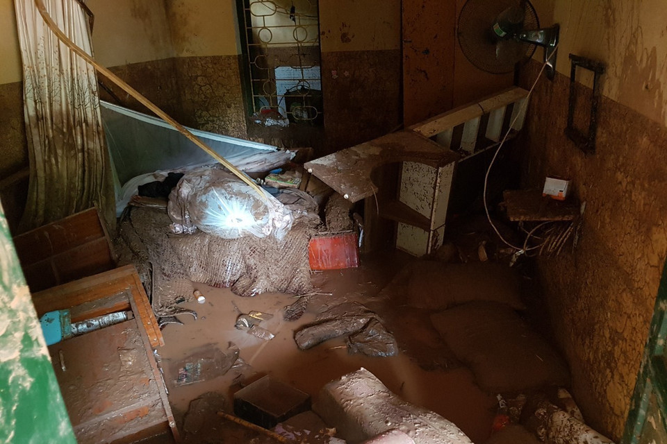 Nhà công vụ trường Tiểu học Nậm Nhừ bị lũ ống, lũ quét tàn phá. (Ảnh: Xuân Tiến/TTXVN) 