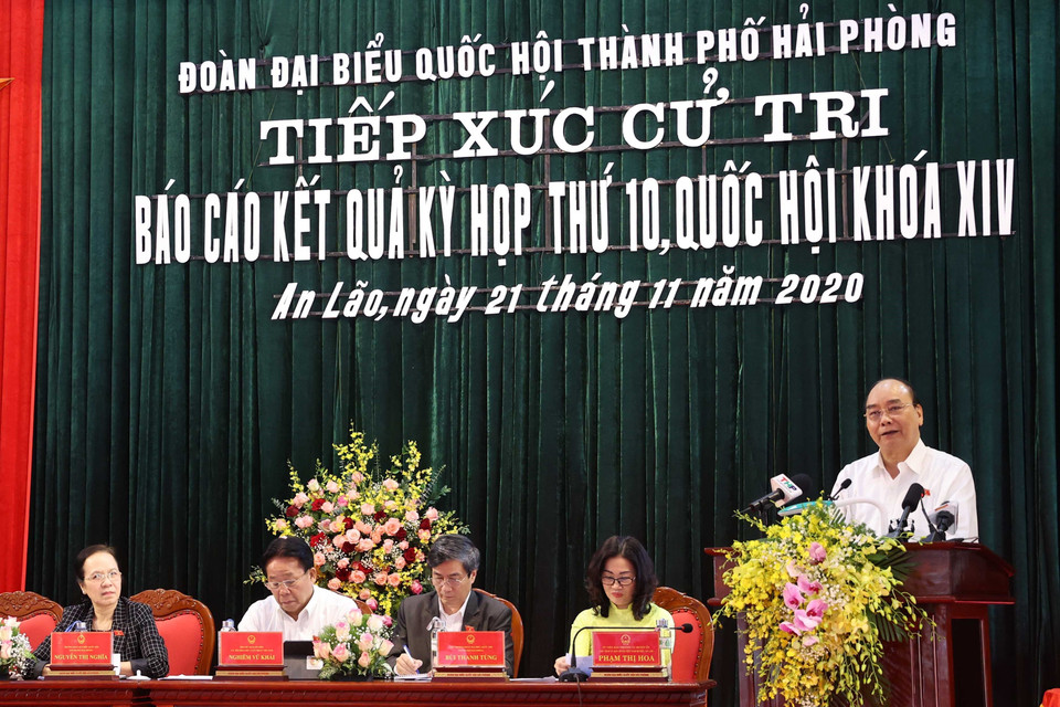 Thủ tướng Nguyễn Xuân Phúc phát biểu tại buổi tiếp xúc cử tri huyện An Lão. (Ảnh: Thống Nhất/TTXVN)