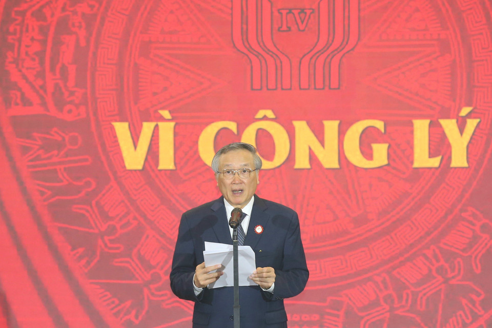 Ông Nguyễn Hòa Bình, Bí thư Trung ương Đảng, Bí thư Ban Cán sự Đảng, Chánh án Tòa án nhân dân tối cao đọc diễn văn khai mạc Đại hội. (Ảnh: Doãn Tấn/TTXVN)