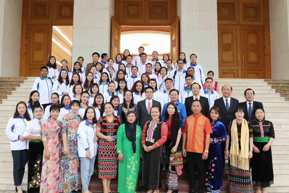 Nhân kỷ niệm Ngày Nhà giáo Việt Nam (20/11), sáng 16/11/2020, Phó Thủ tướng Vũ Đức Đam gặp mặt đoàn đại biểu Giáo viên tiêu biểu dân tộc thiểu số. (Ảnh: Phương Hoa/TTXVN)