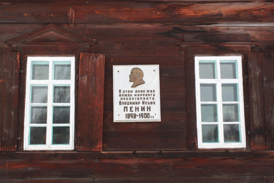 Bên ngoài ngôi nhà Lenin và gia đình đã sống trong thời gian bị đày ở làng Shushenshkoye những năm 1898-1900. (Ảnh: Trần Hiếu/TTXVN)