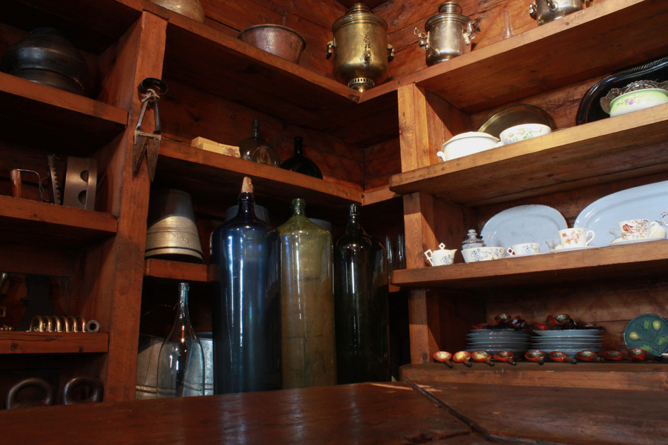 Cửa hàng tạp hóa trong làng Shushenkoye được bảo tồn đến ngày nay. 