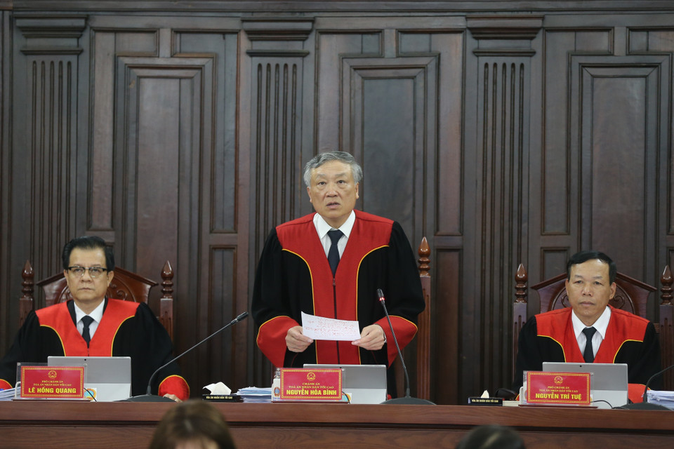 Chánh án Tòa án nhân dân Tối cao Nguyễn Hòa Bình, Chủ tọa phiên tòa phát biểu khai mạc phiên xét xử. (Ảnh: Doãn Tấn/TTXVN)