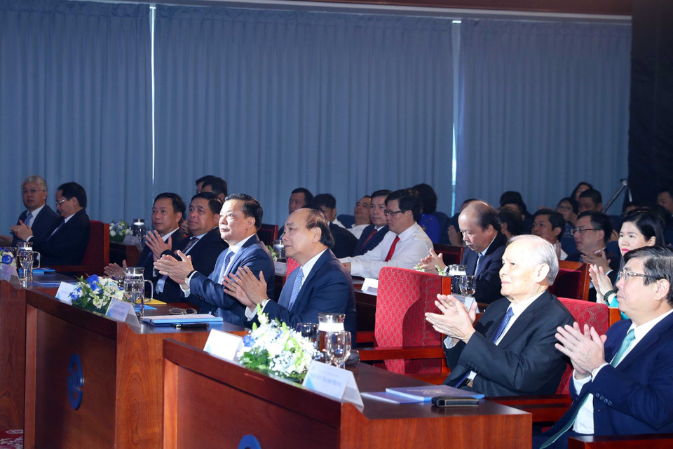 Thủ tướng Nguyễn Xuân Phúc và các đại biểu tham dự buổi lễ. (Ảnh: Thống Nhất/TTXVN)