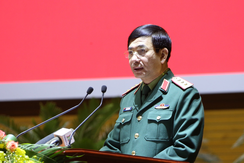 Thượng tướng Phan Văn Giang, Tổng Tham mưu trưởng, Thứ trưởng Bộ Quốc phòng trình bày báo cáo kết quả công tác quân sự, quốc phòng năm 2020. (Ảnh: Dương Giang/TTXVN)