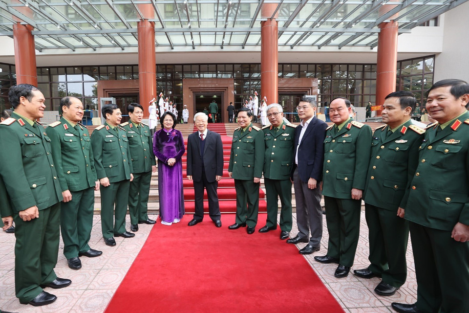 Tổng Bí thư, Chủ tịch nước Nguyễn Phú Trọng, Bí thư Quân ủy Trung ương; Đại tướng Ngô Xuân Lịch, Ủy viên Bộ Chính trị, Phó Bí thư Quân ủy Trung ương, Bộ trưởng Bộ Quốc phòng với các đại biểu dự Hội nghị. (Ảnh : Trí Dũng/TTXVN)