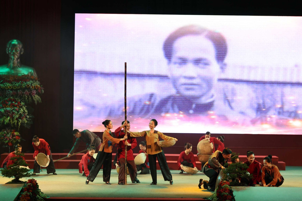 Chương trình nghệ thuật chào mừng Lễ kỷ niệm. (Ảnh: Thống Nhất/TTXVN)