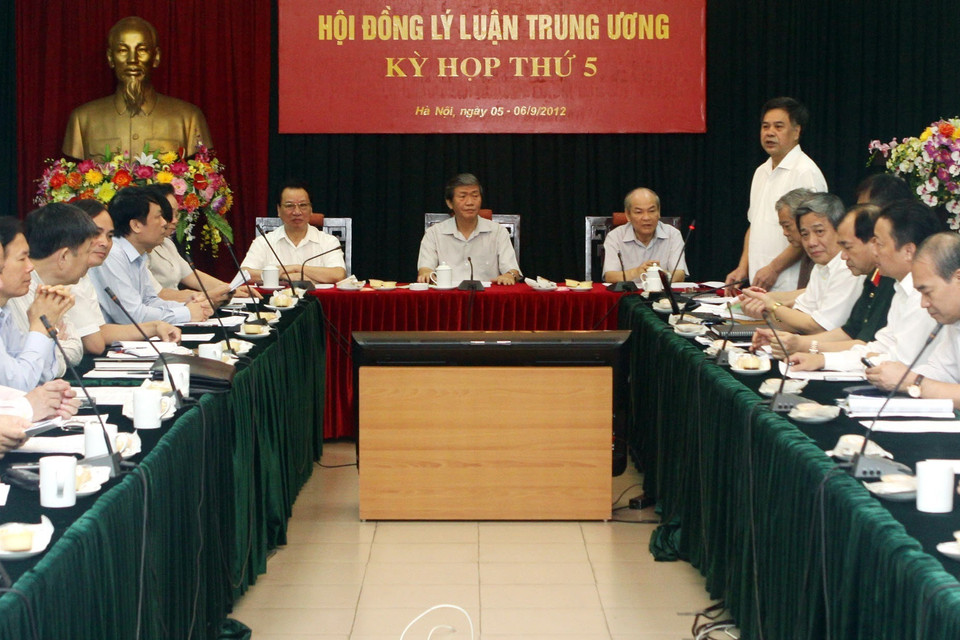 Kỳ họp thứ 5 Hội đồng lý luận Trung ương, ngày 5/9/2012, tại Hà Nội, dưới sự chủ trì của đồng chí Đinh Thế Huynh, Ủy viên Bộ Chính trị, Bí thư Trung ương Đảng, Trưởng Ban Tuyên giáo Trung ương. (Ảnh: Trọng Đức/TTXVN)