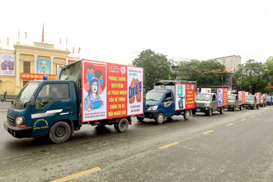 Đoàn xe tuyên truyền lưu động về cách phòng, chống dịch COVID-19 ở Hải Phòng. (Ảnh: An Đăng/TTXVN)