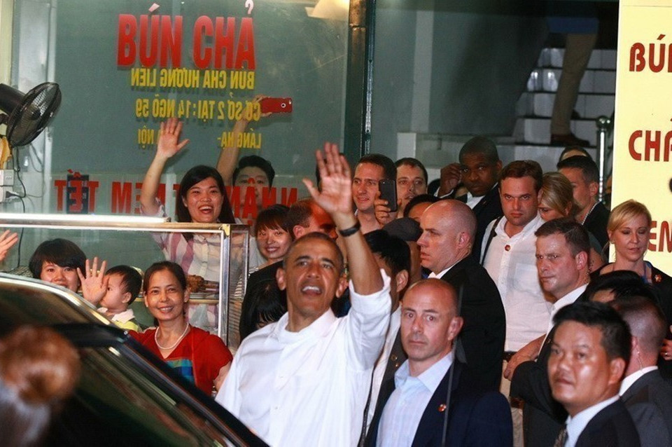 Những hình ảnh thân thiện của Tổng thống Hoa Kỳ Barack Obama tại Hà Nội trong chuyến thăm Việt Nam cuối tháng 5/2016 đã góp phần quan trọng nâng cao tầm ảnh hưởng, uy tín và vị thế Việt Nam trên trường quốc tế. (Nguồn: TTXVN)