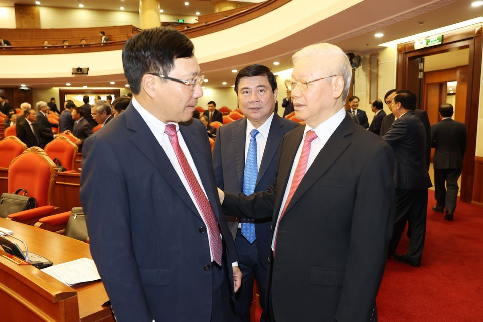 Tổng Bí thư, Chủ tịch nước Nguyễn Phú Trọng với Phó Thủ tướng, Bộ trưởng Ngoại giao Phạm Bình Minh, Chủ tịch UBND Thành phố Hồ Chí Minh Nguyễn Thành Phong tại phiên khai mạc Hội nghị. (Ảnh: Trí Dũng/TTXVN)