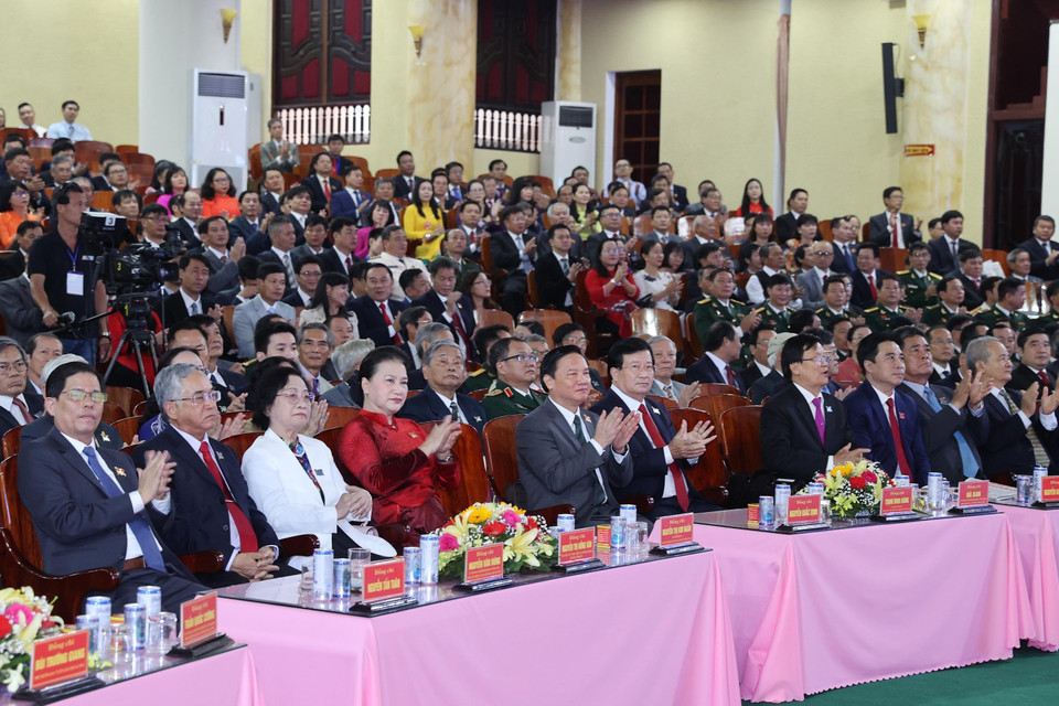 Chủ tịch Quốc hội Nguyễn Thị Kim Ngân với các đại biểu dự đại hội. (Ảnh: Trọng Đức/TTXVN)