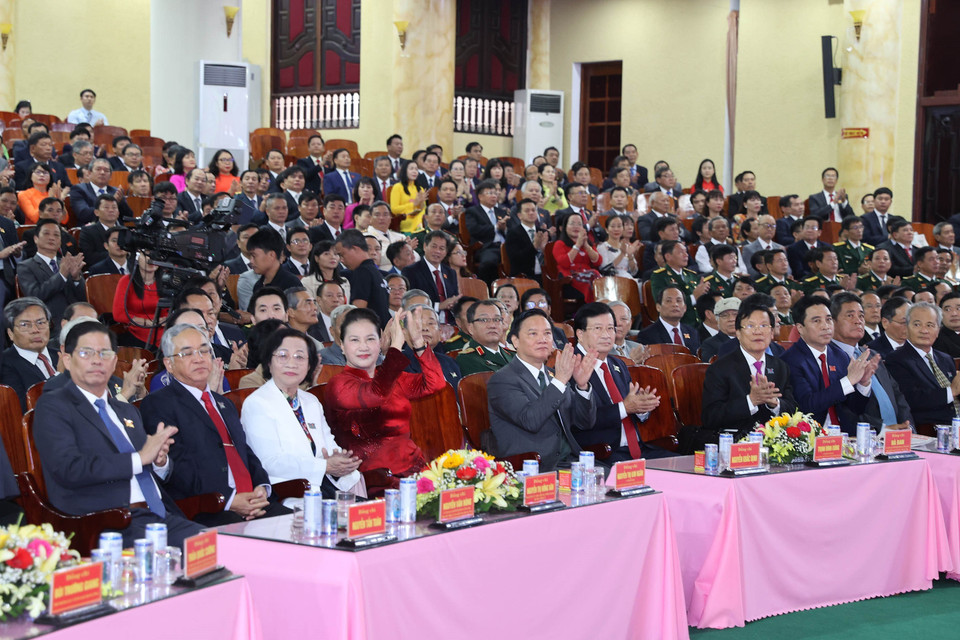  Chủ tịch Quốc hội Nguyễn Thị Kim Ngân với các đại biểu dự đại hội. (Ảnh: Trọng Đức/TTXVN)