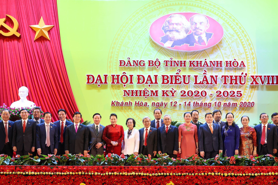 Chủ tịch Quốc hội Nguyễn Thị Kim Ngân với các đại biểu dự đại hội. (Ảnh: Trọng Đức/TTXVN)