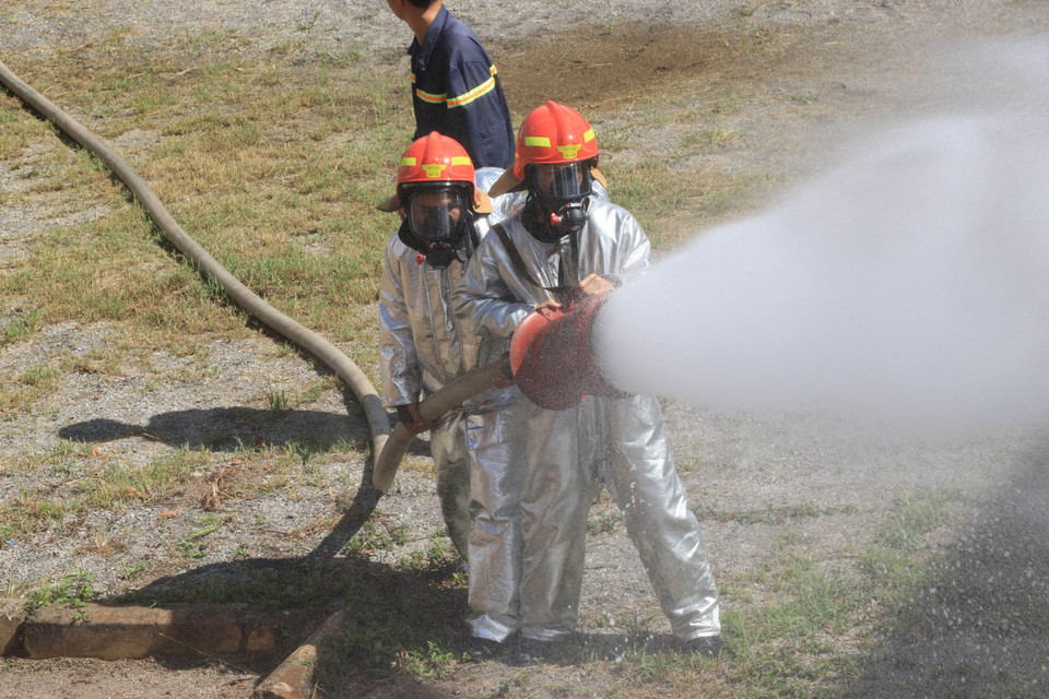 Diễn tập tình huống xử lý môi trường tại khu vực ô nhiễm phóng xạ. (Ảnh: Quốc Hùng-Ngọc Dũng/TTXVN)