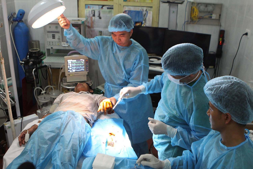 Nguồn năng lượng điện gió và năng lượng mặt trời phục vụ công tác y tế và chăm sóc sức khỏe cho quân và dân trên đảo Nam Yết. (Ảnh: Dương Giang/TTXVN)