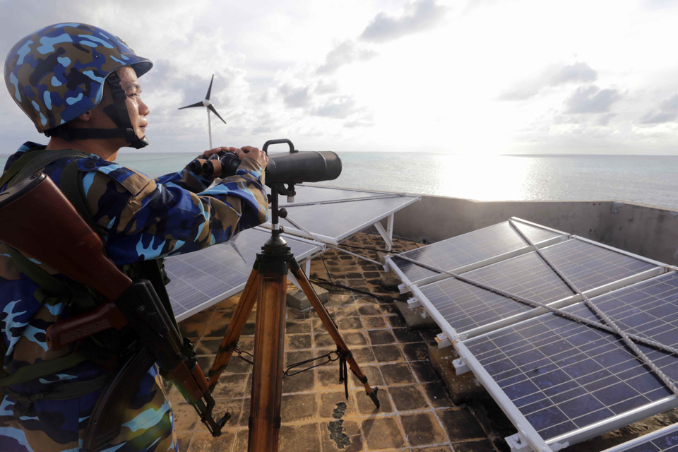  Chiến sỹ Trường Sa ngày đêm canh gác biển trời Tổ quốc. (Ảnh: Trần Việt/ TTXVN)