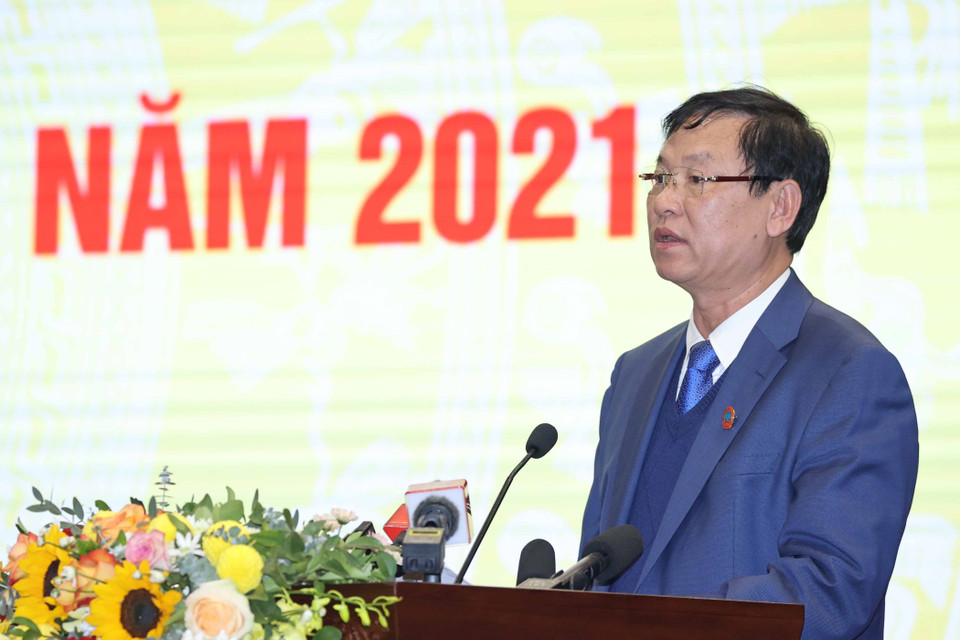 Chánh án Tòa án Nhân dân Thành phố Hà Nội Nguyễn Hữu Chính phát biểu tham luận tại hội nghị. (Ảnh: Thống Nhất/TTXVN)