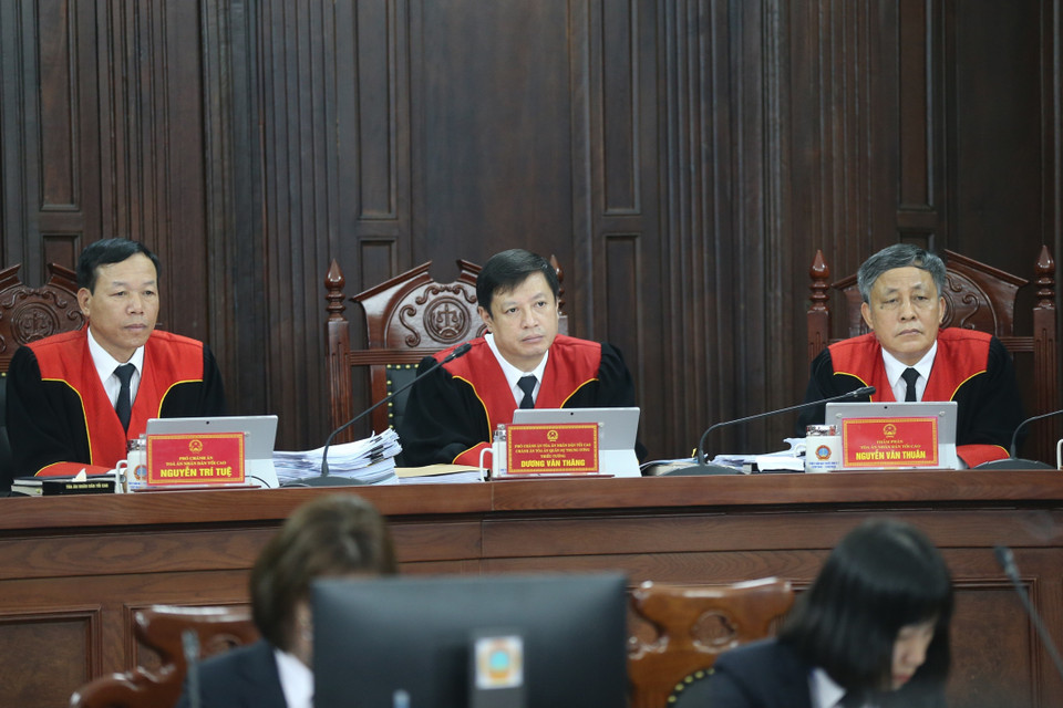 Hội đồng thẩm phán Tòa án nhân dân Tối cao dự phiên tòa. (Ảnh: Doãn Tấn/TTXVN)