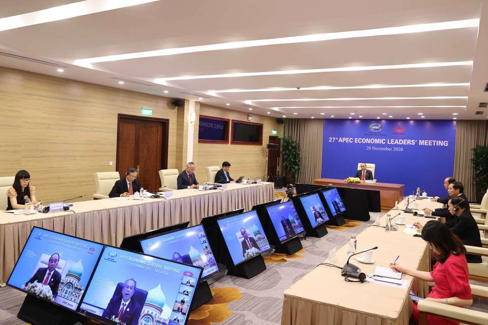 Thủ tướng Nguyễn Xuân Phúc tham dự hội nghị tại điểm cầu Hà Nội. (Ảnh: Thống Nhất/TTXVN)